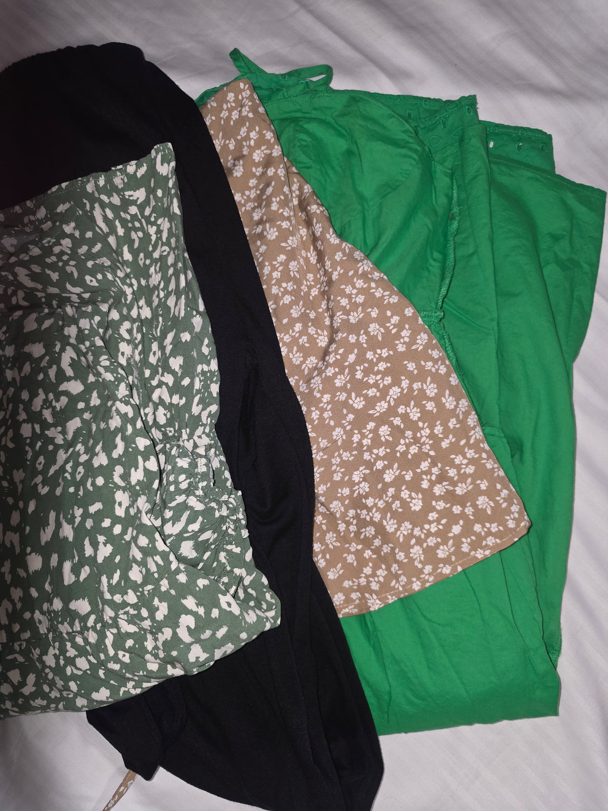 Women’s Clothing Bundle Size L – 4 Pieces, Pre-Owned
