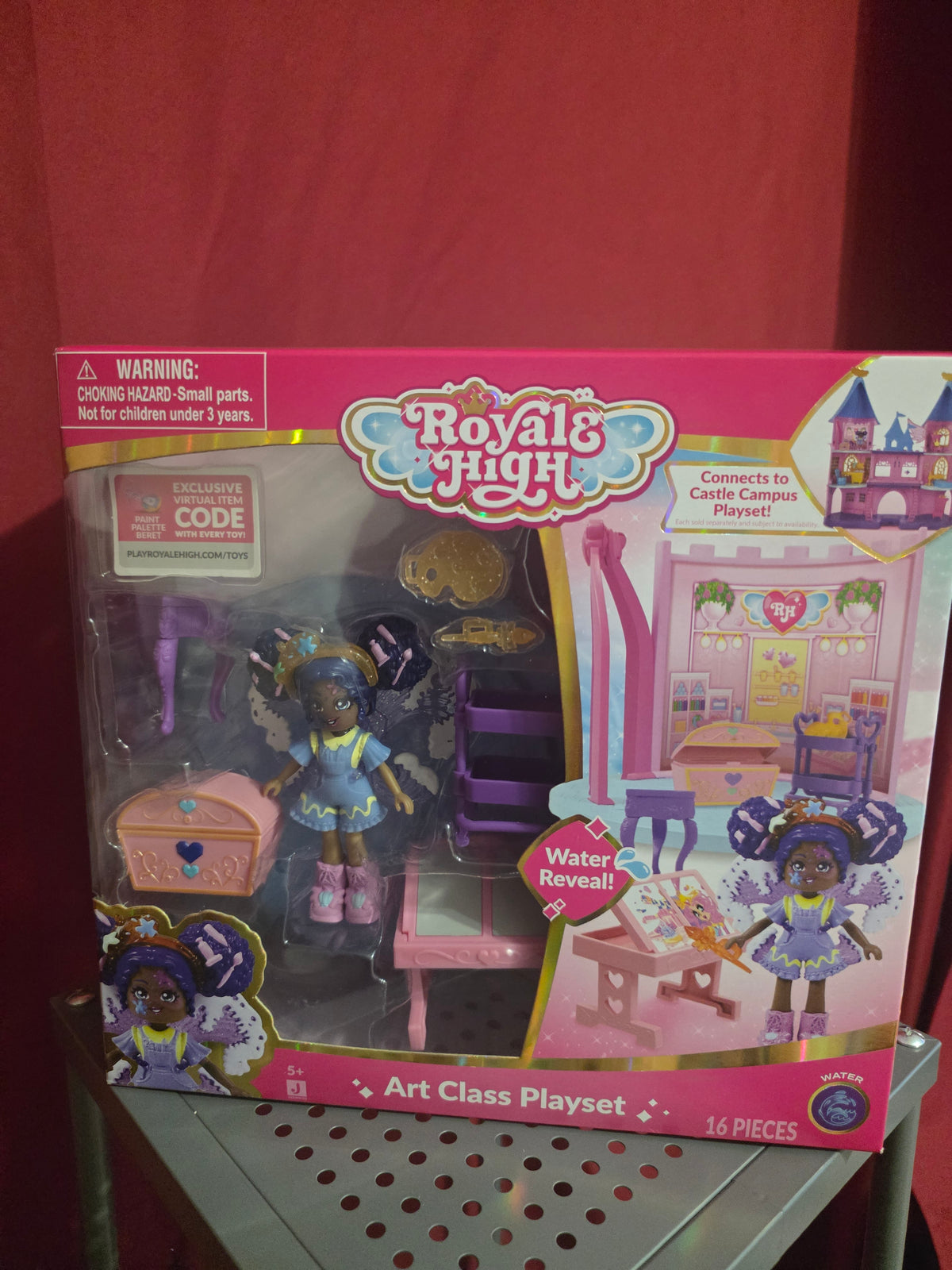 Royale High Art Class Playset – 16 Pieces with Doll