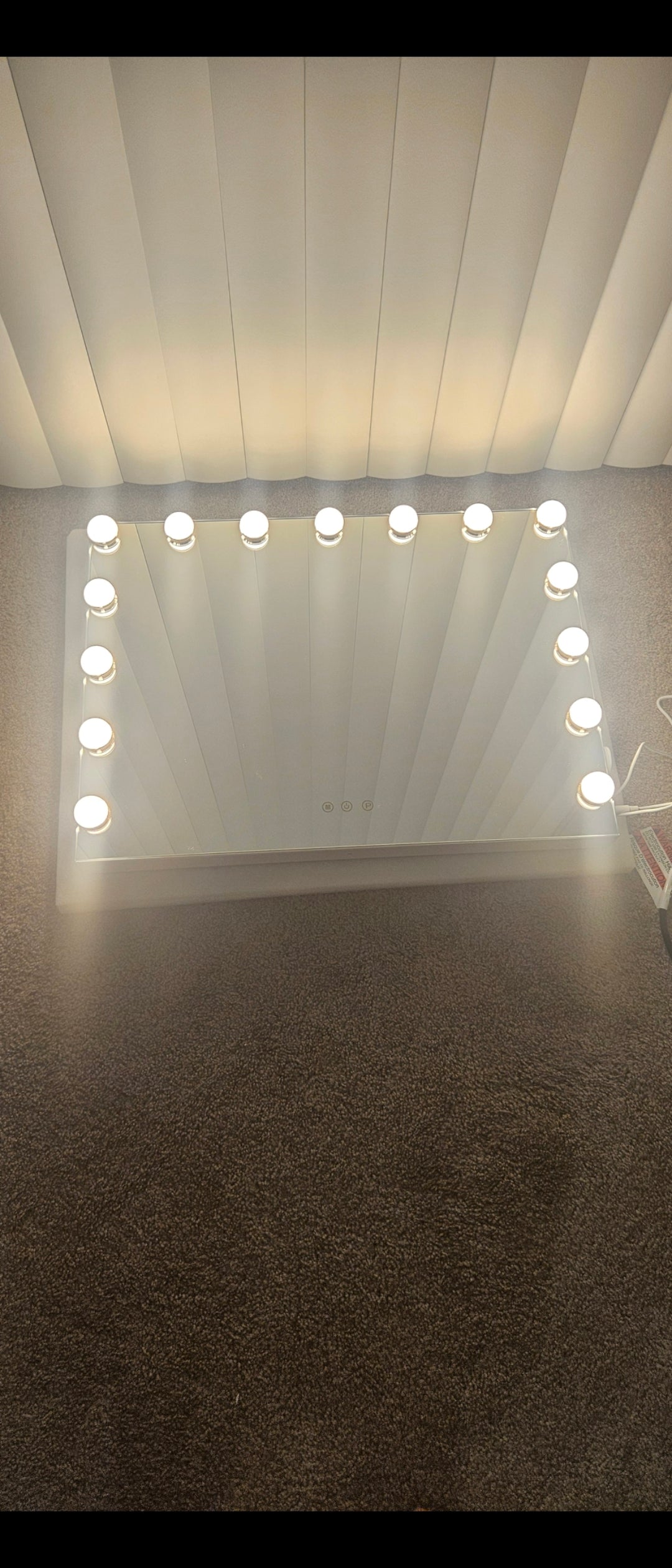 15 LED Hollywood Vanity Mirror with Lights – White