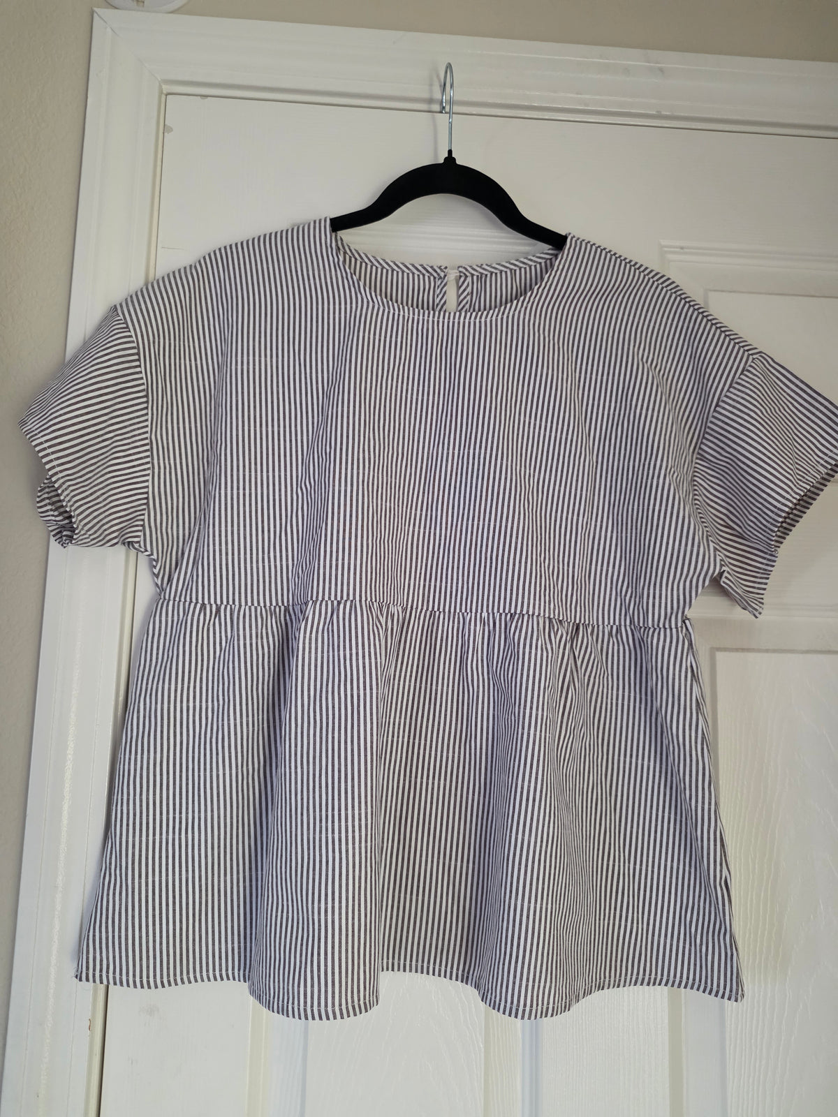 Bundle of 4 Women’s Tops Size M – Good Condition