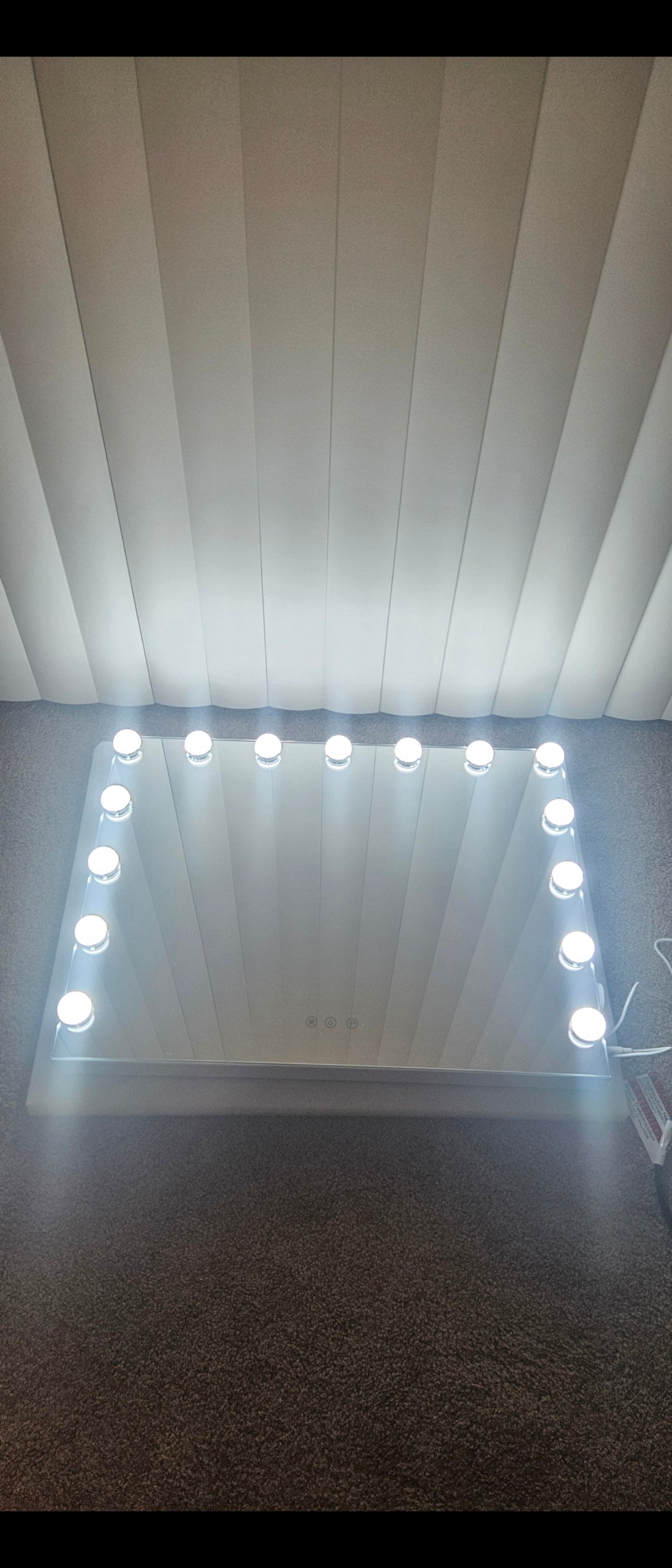15 LED Hollywood Vanity Mirror with Lights – White